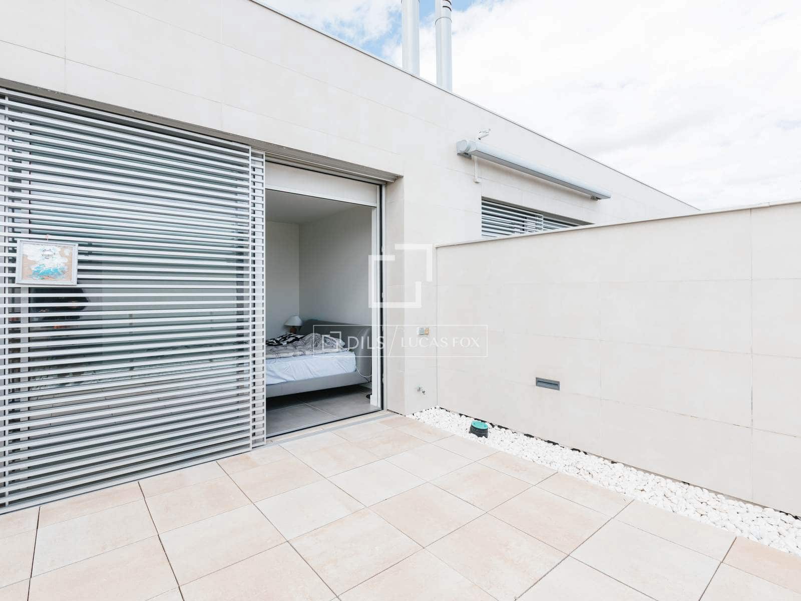 Villa/Maison de 3 chambres à louer à Madrid ville avec piscine garage - 6 300 € (Ref: 9832278)