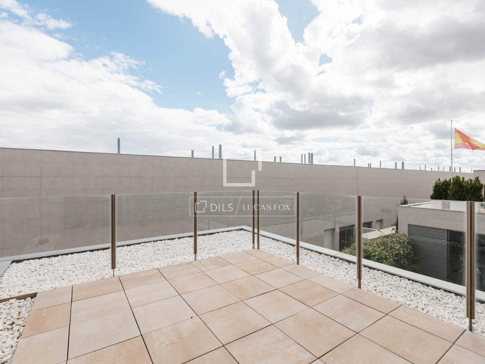 Villa/Maison de 3 chambres à louer à Madrid ville avec piscine garage - 6 300 € (Ref: 9832278)