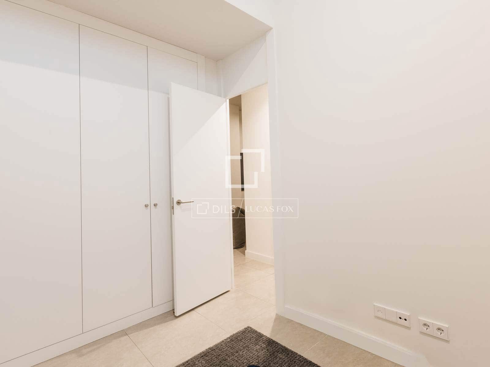 Villa/Maison de 3 chambres à louer à Madrid ville avec piscine garage - 6 300 € (Ref: 9832278)