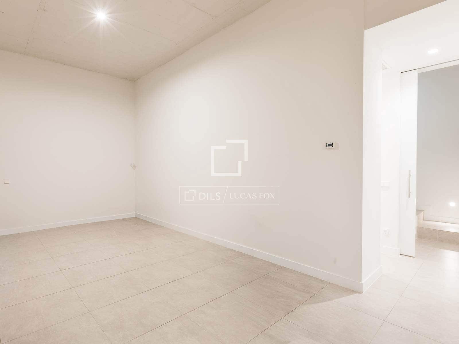 Villa/Maison de 3 chambres à louer à Madrid ville avec piscine garage - 6 300 € (Ref: 9832278)
