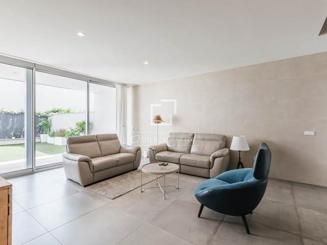Villa/Maison de 3 chambres à louer à Madrid ville - 6 300 € (Ref: 9832278)