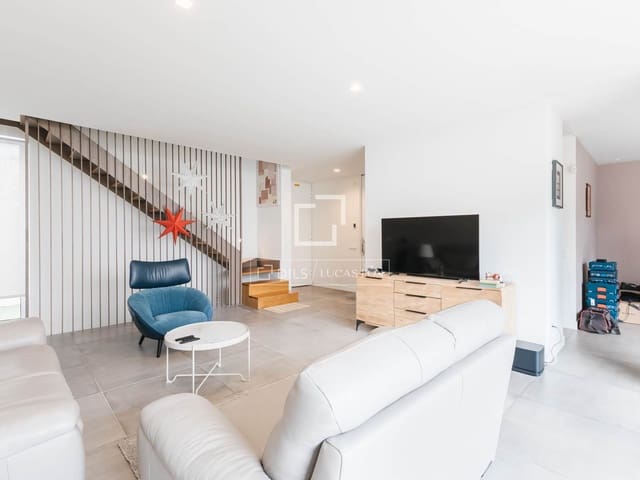 Villa/Maison de 3 chambres à louer à Madrid ville - 6 300 € (Ref: 9832278)