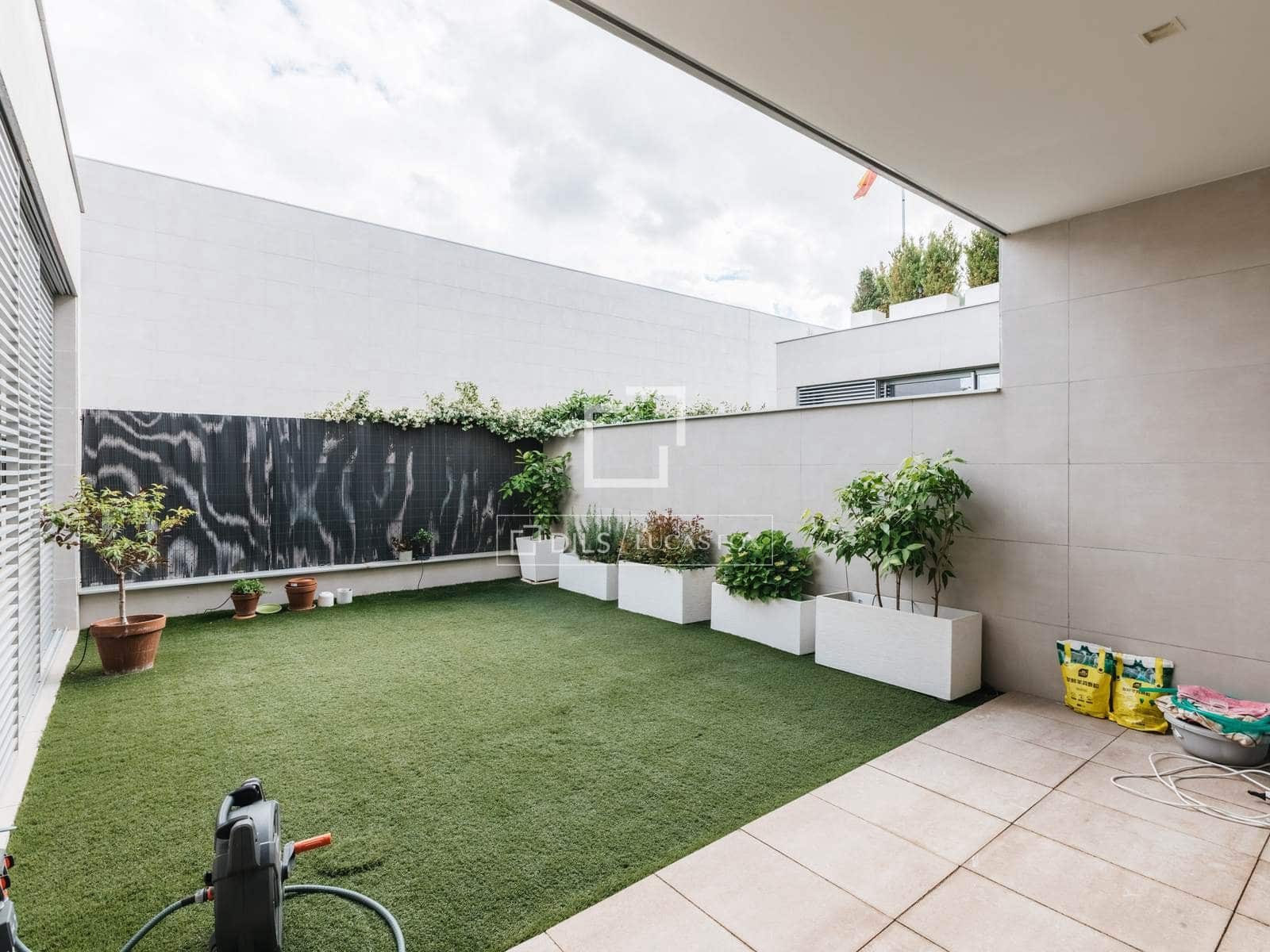 Villa/Maison de 3 chambres à louer à Madrid ville avec piscine garage - 6 300 € (Ref: 9832278)