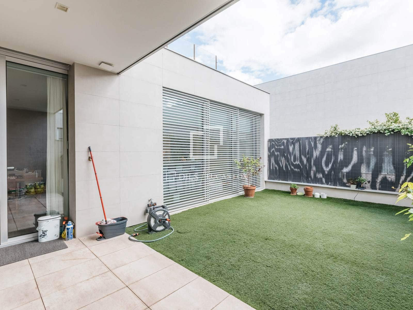 Villa/Maison de 3 chambres à louer à Madrid ville avec piscine garage - 6 300 € (Ref: 9832278)