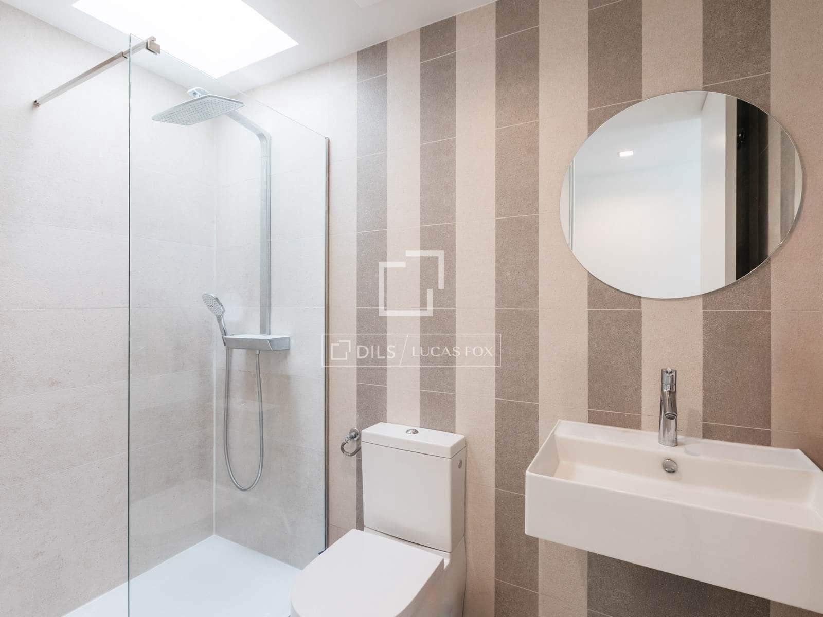 Villa/Maison de 3 chambres à louer à Madrid ville avec piscine garage - 6 300 € (Ref: 9832278)