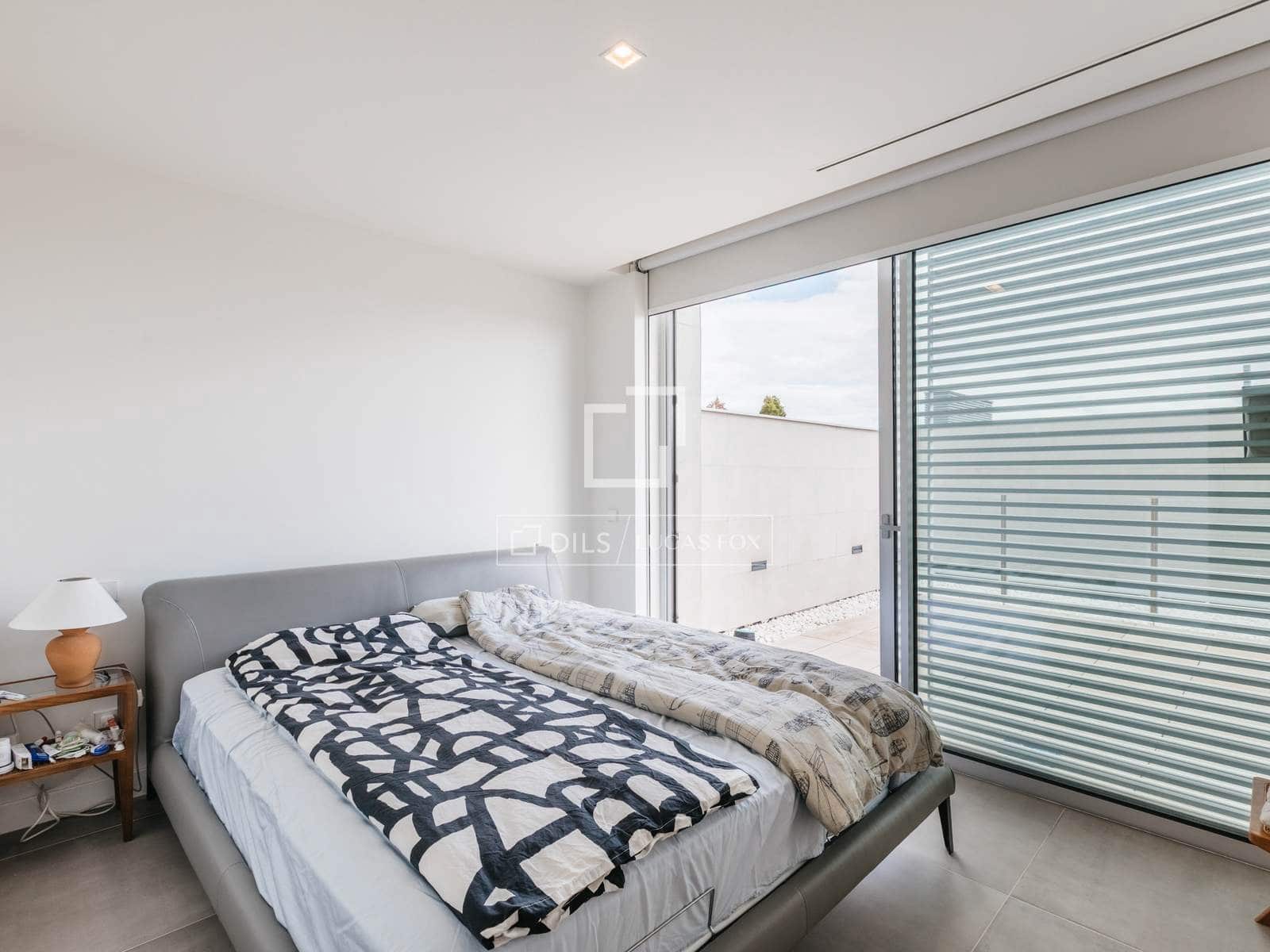 Villa/Maison de 3 chambres à louer à Madrid ville avec piscine garage - 6 300 € (Ref: 9832278)