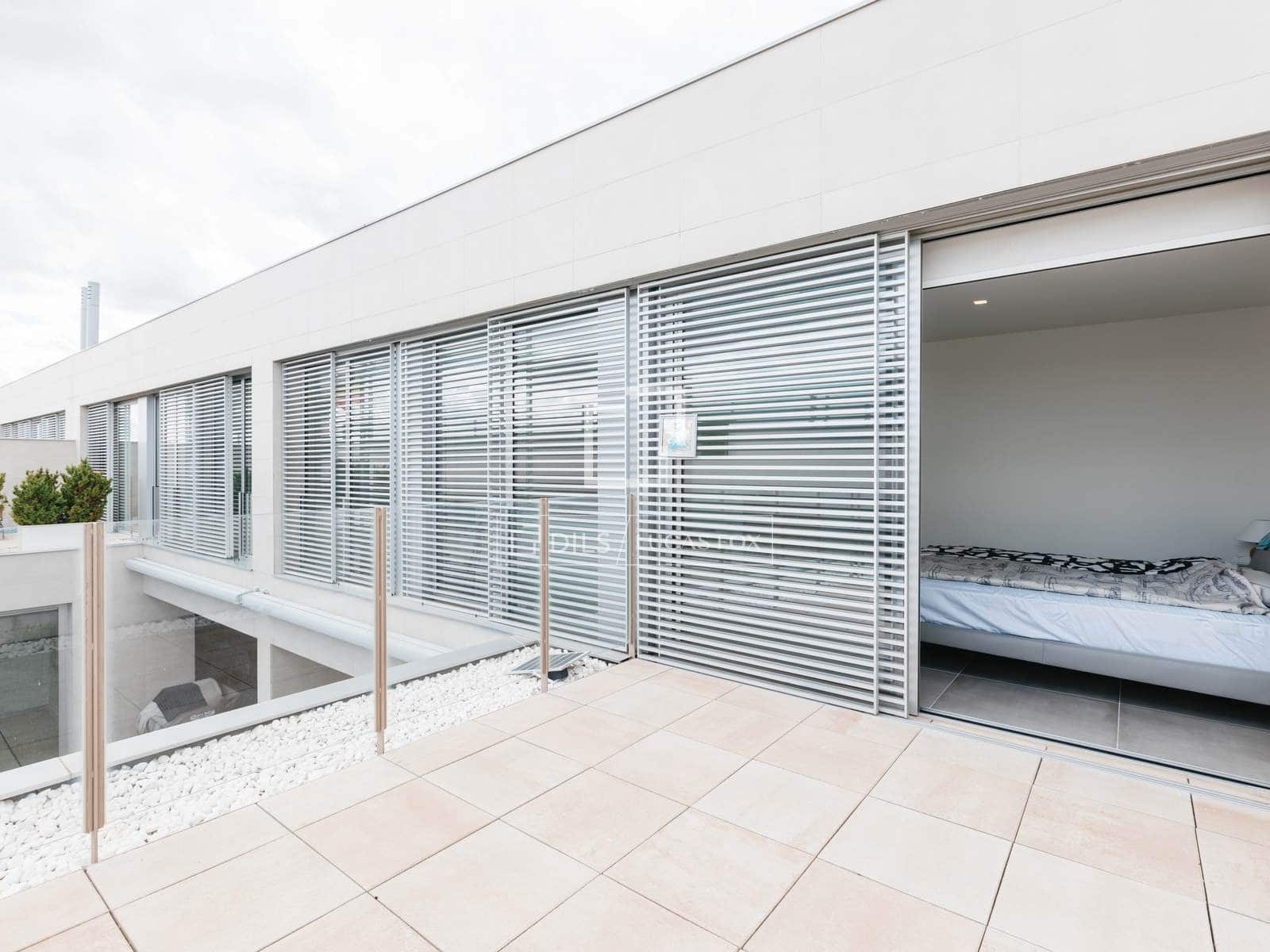 Villa/Maison de 3 chambres à louer à Madrid ville avec piscine garage - 6 300 € (Ref: 9832278)