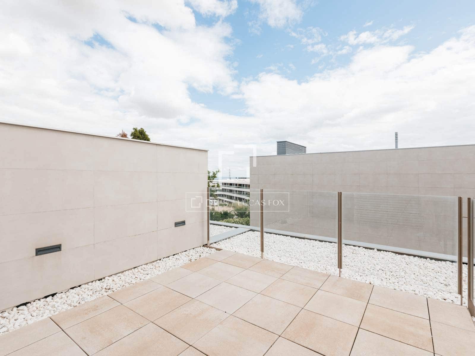 Villa/Maison de 3 chambres à louer à Madrid ville avec piscine garage - 6 300 € (Ref: 9832278)