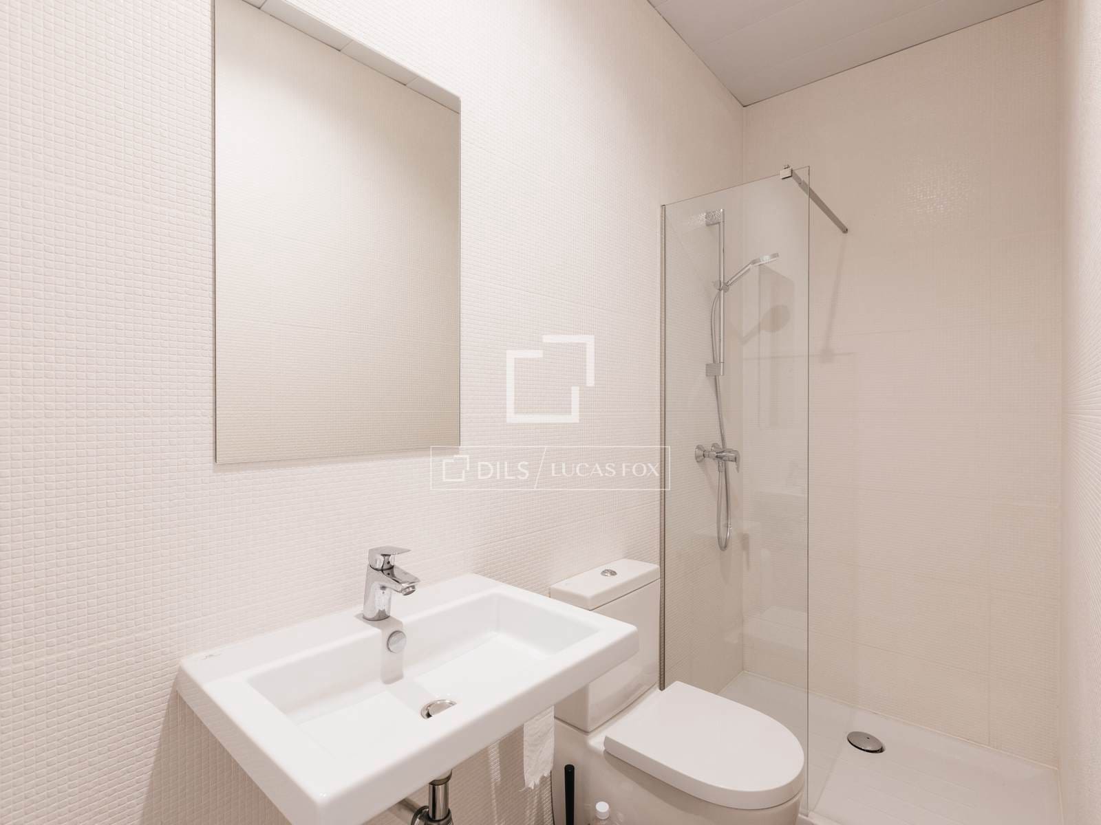 Villa/Maison de 3 chambres à louer à Madrid ville avec piscine garage - 6 300 € (Ref: 9832278)