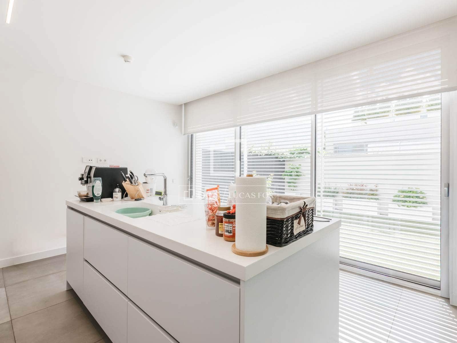 Villa/Maison de 3 chambres à louer à Madrid ville avec piscine garage - 6 300 € (Ref: 9832278)
