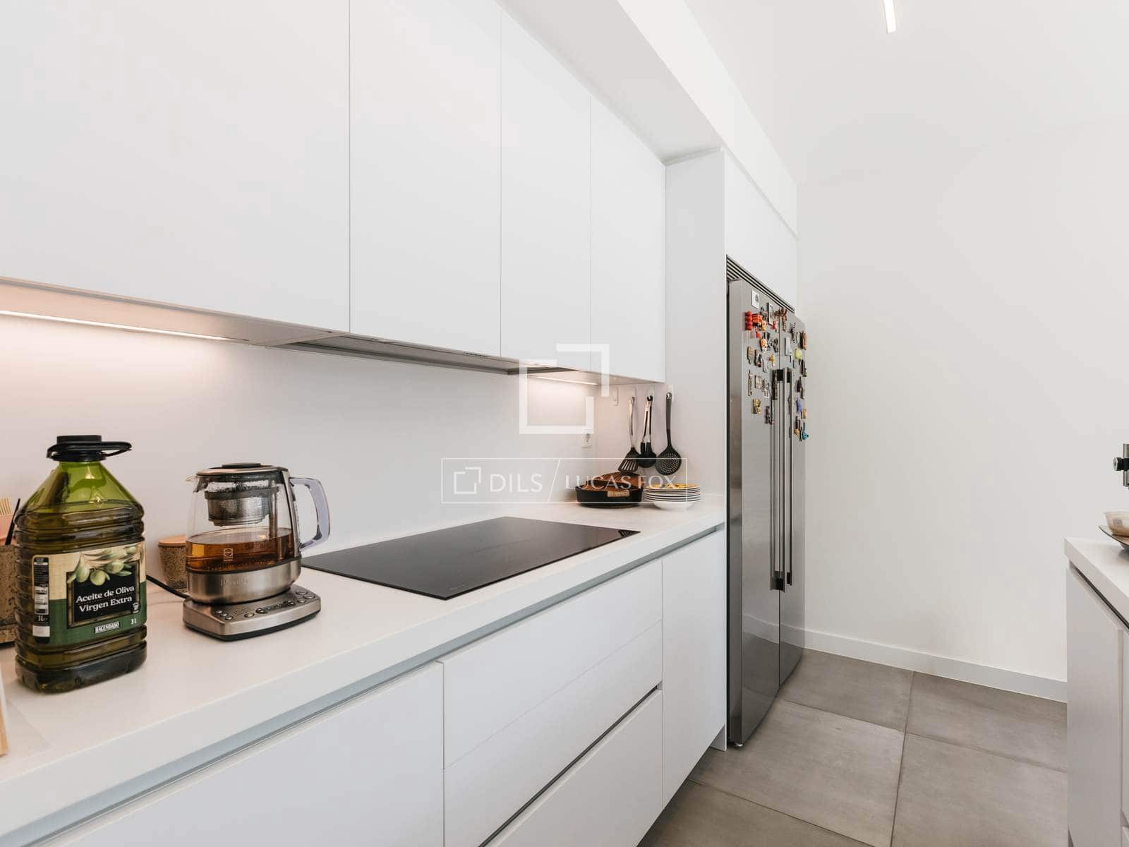 Villa/Maison de 3 chambres à louer à Madrid ville avec piscine garage - 6 300 € (Ref: 9832278)