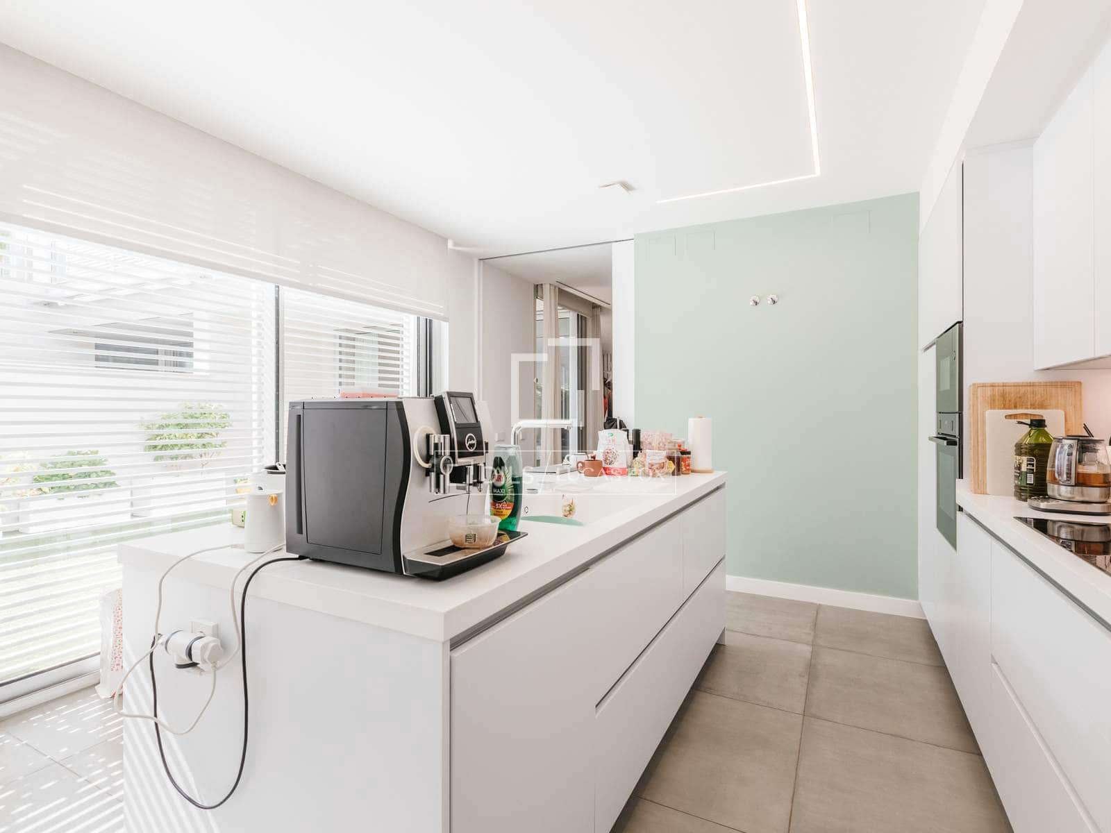 Villa/Maison de 3 chambres à louer à Madrid ville avec piscine garage - 6 300 € (Ref: 9832278)