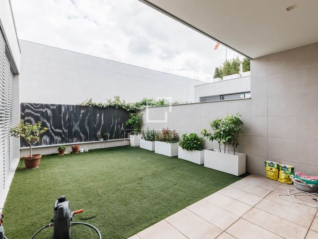 Villa/Maison de 3 chambres à louer à Madrid ville - 6 300 € (Ref: 9832278)