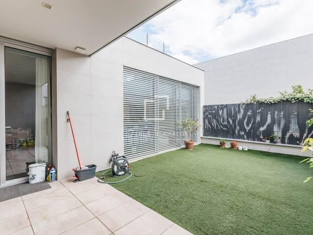 Villa/Maison de 3 chambres à louer à Madrid ville - 6 300 € (Ref: 9832278)