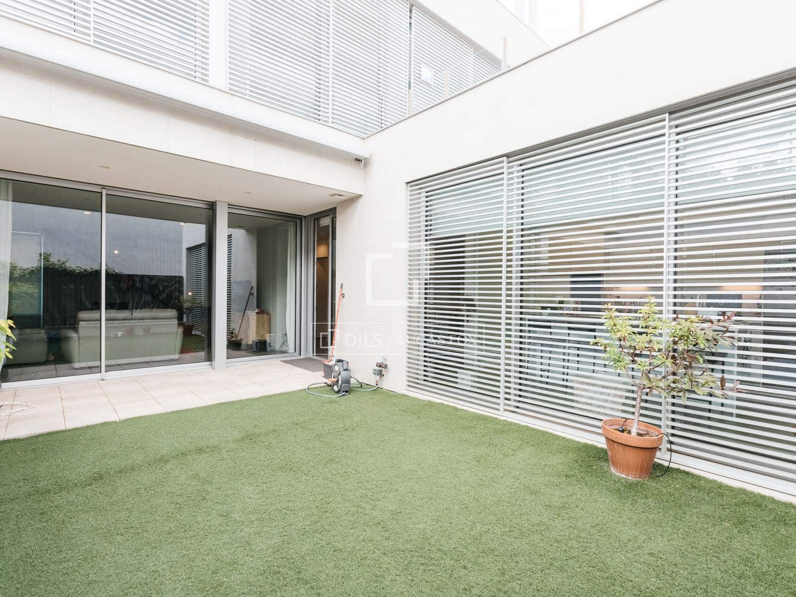 Villa/Maison de 3 chambres à louer à Madrid ville avec piscine garage - 6 300 € (Ref: 9832278)