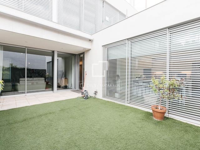 Villa/Maison de 3 chambres à louer à Madrid ville - 6 300 € (Ref: 9832278)