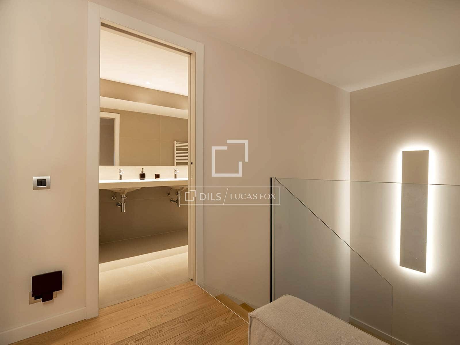 Apartment for rent in Barcelona city with pool - € 6,500 (Ref: 9832853)