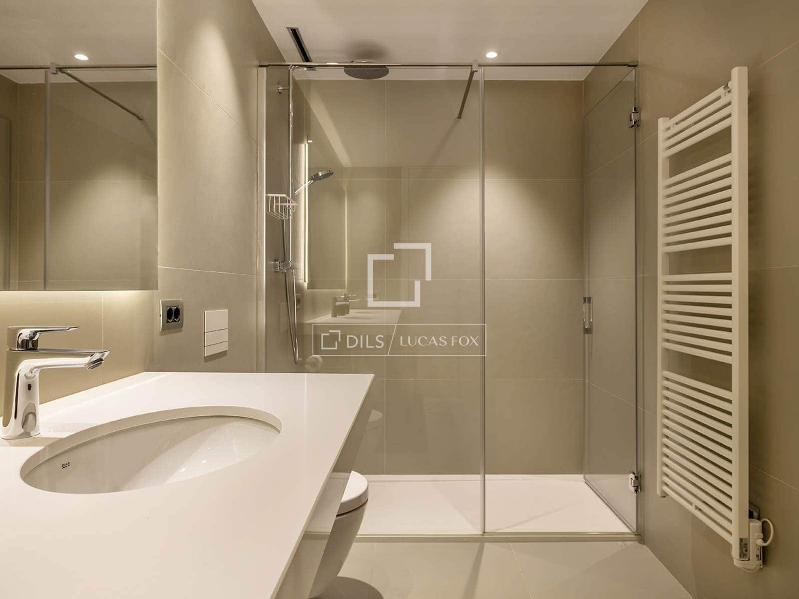 Apartment for rent in Barcelona city with pool - € 6,500 (Ref: 9832853)