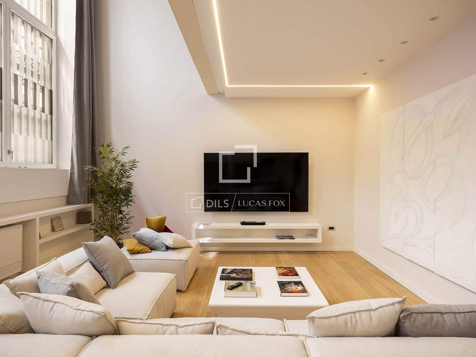 Apartment for rent in Barcelona city with pool - € 6,500 (Ref: 9832853)