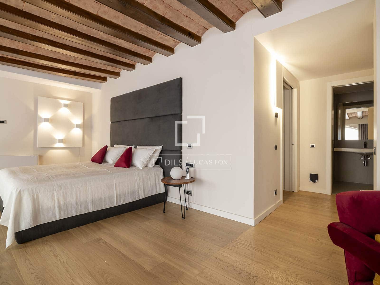 Apartment for rent in Barcelona city with pool - € 6,500 (Ref: 9832853)