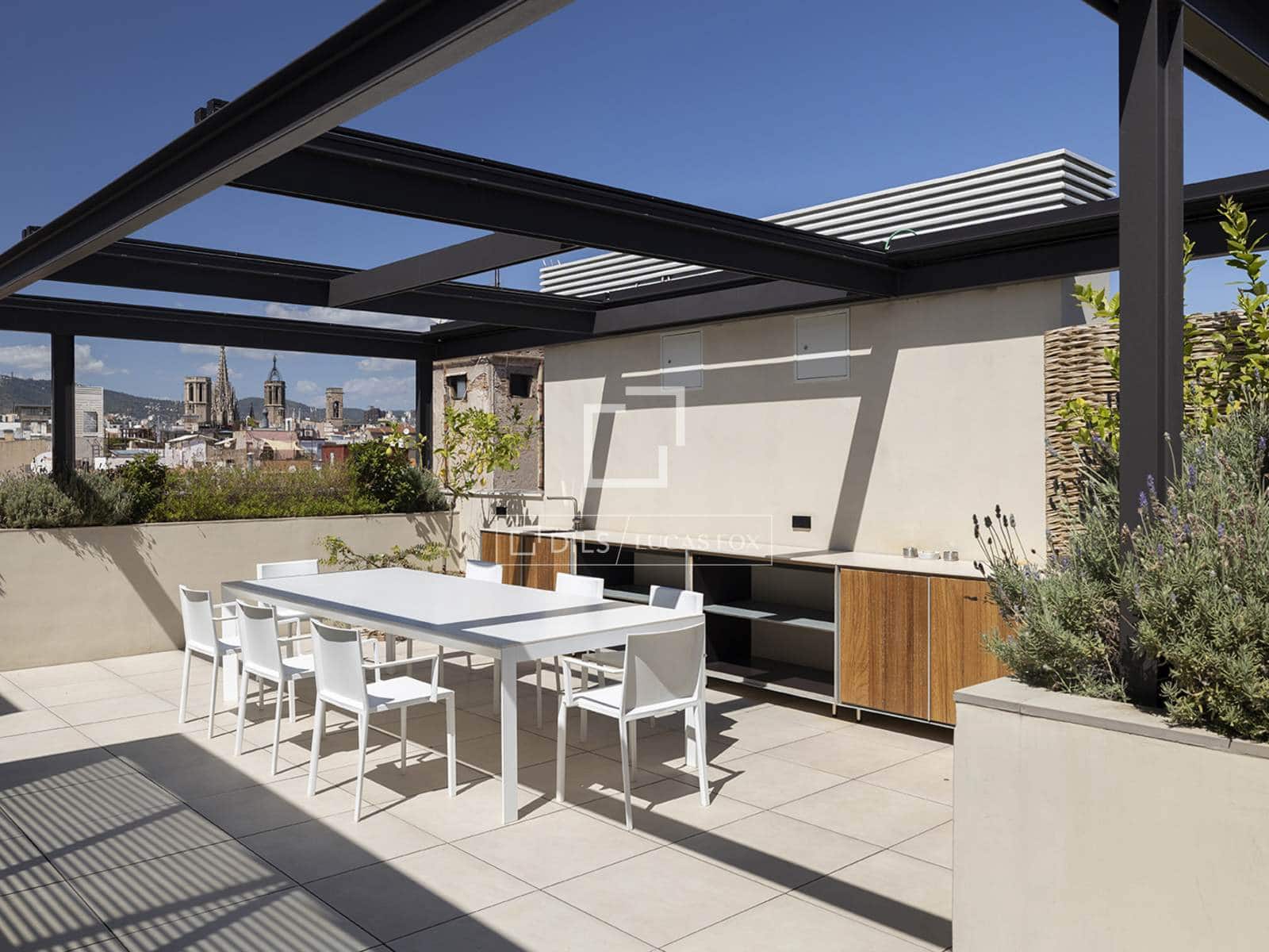 Apartment for rent in Barcelona city with pool - € 6,500 (Ref: 9832853)