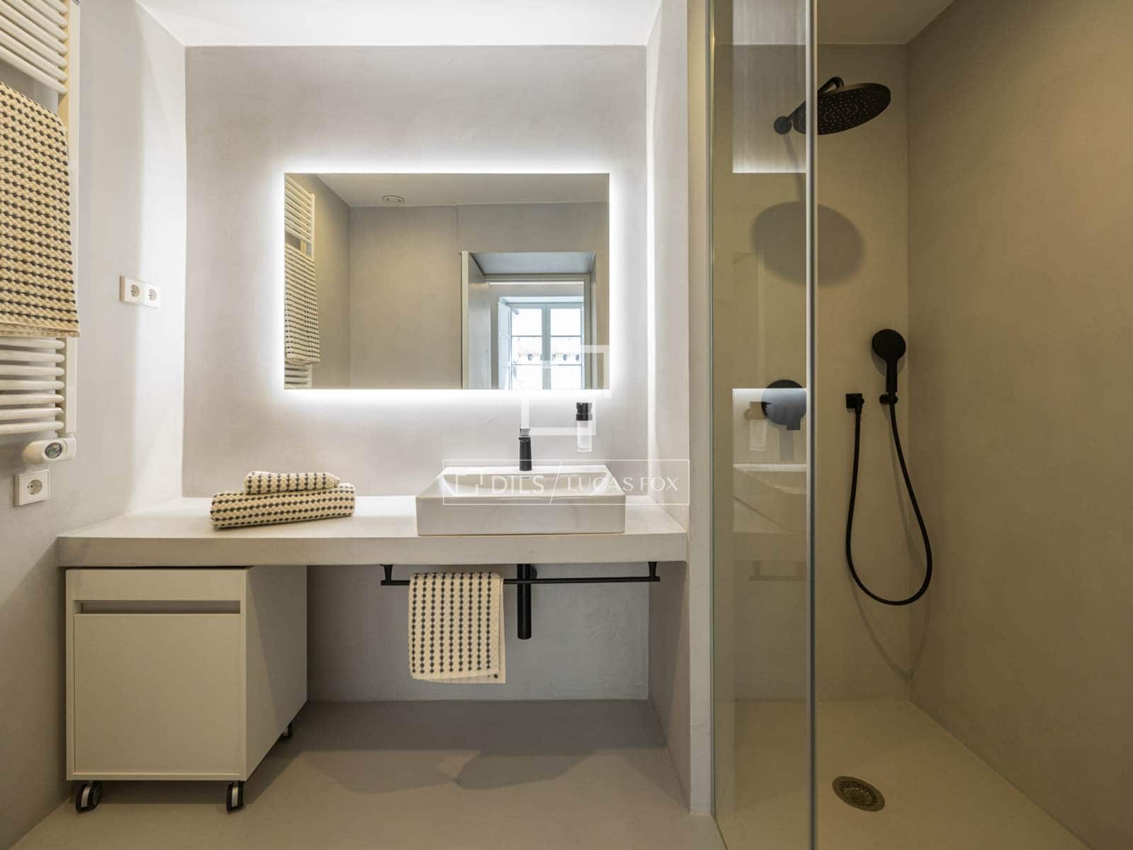 2 slaapkamer Appartement te huur in Barcelona stad met zwembad - € 3.900 (Ref: 9834215)