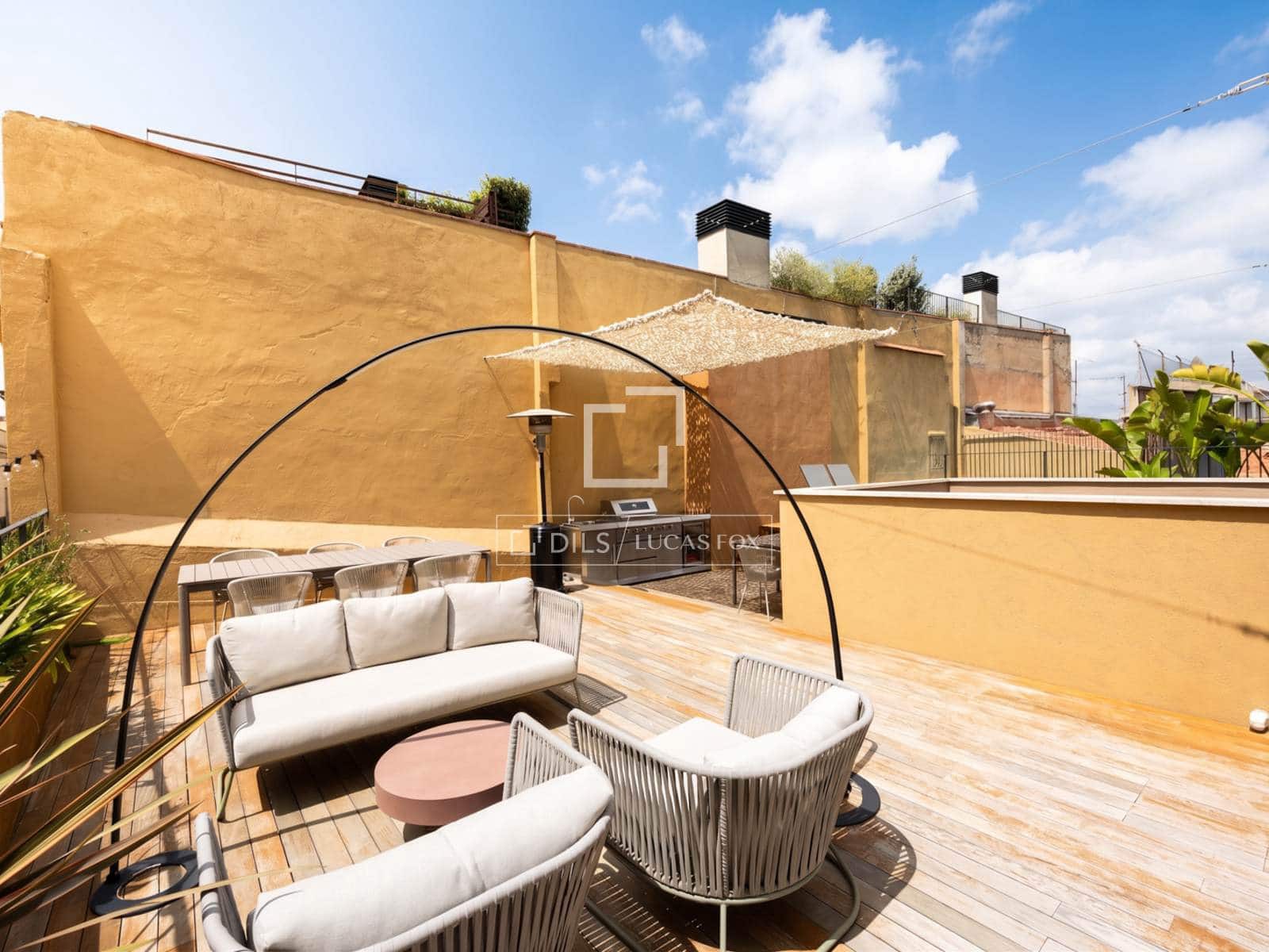 2 slaapkamer Appartement te huur in Barcelona stad met zwembad - € 3.900 (Ref: 9834215)