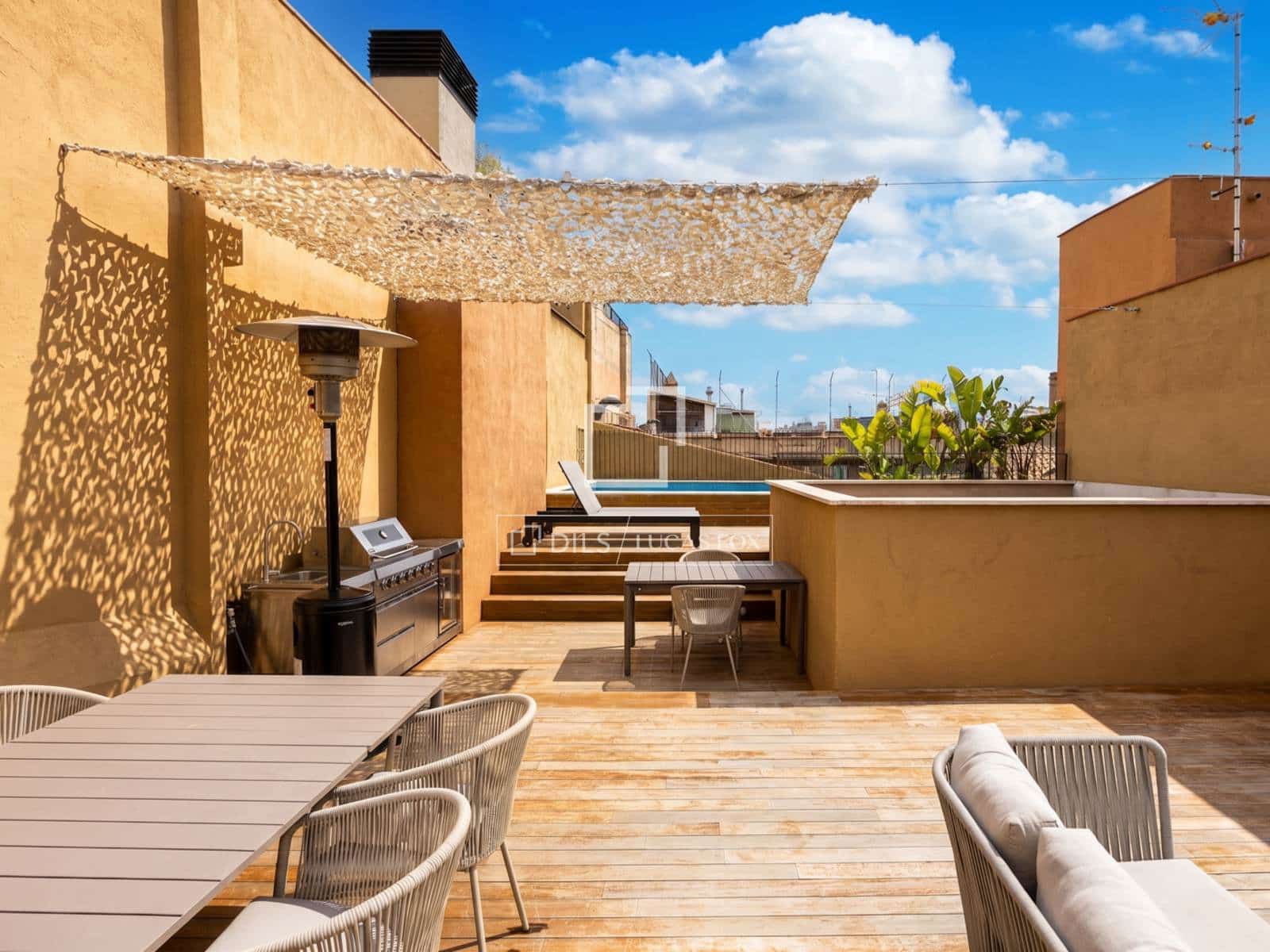 2 slaapkamer Appartement te huur in Barcelona stad met zwembad - € 3.900 (Ref: 9834215)