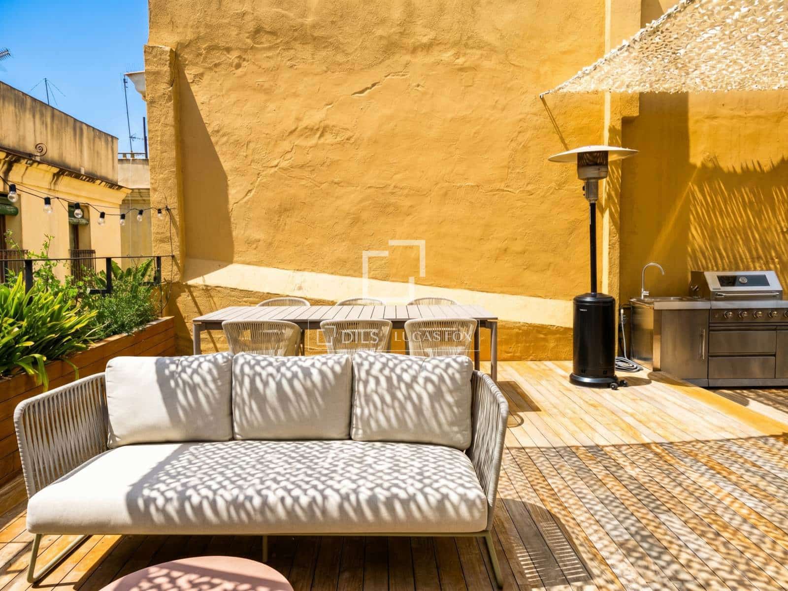 2 slaapkamer Appartement te huur in Barcelona stad met zwembad - € 3.900 (Ref: 9834215)