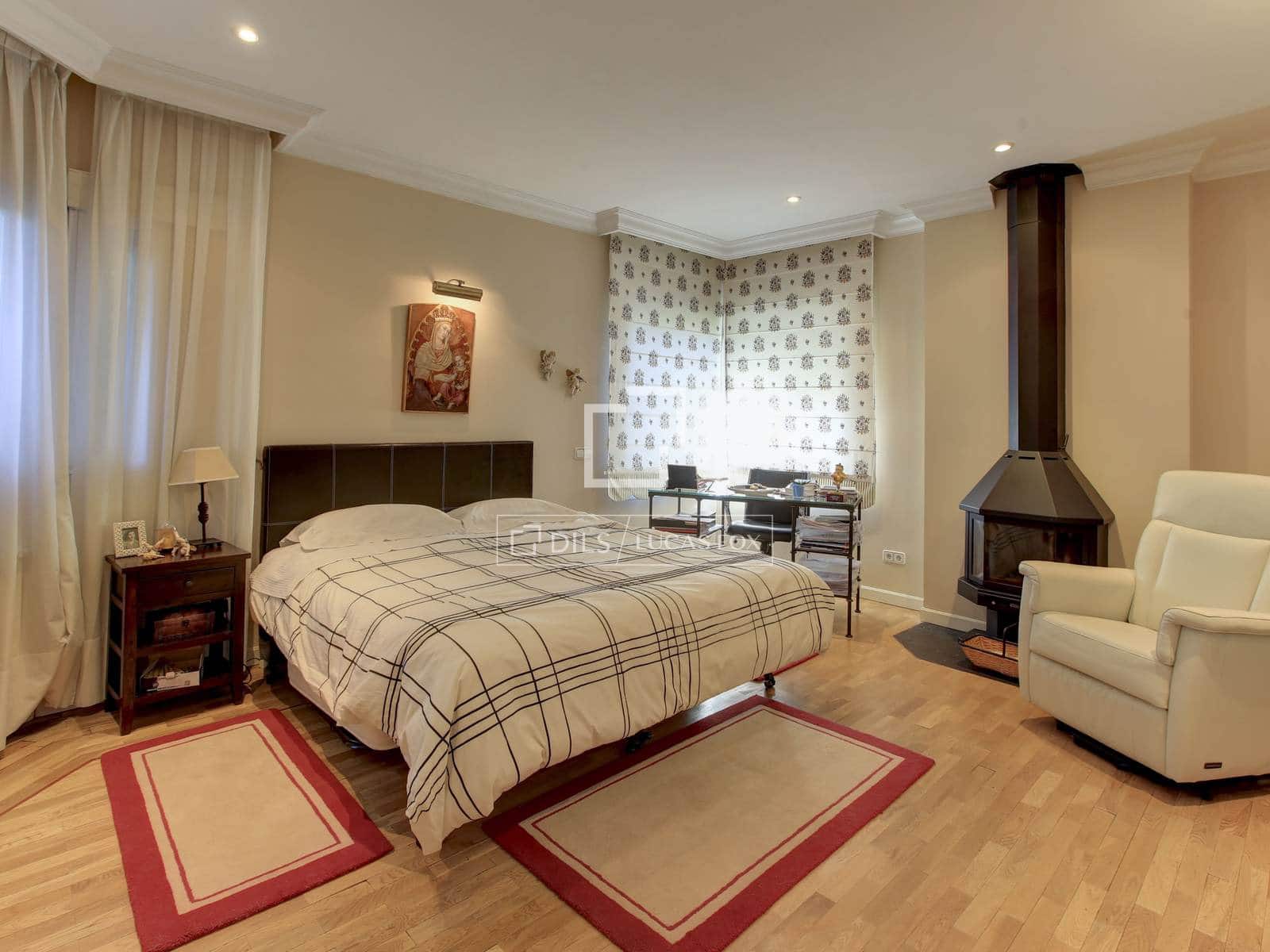 7 bedroom Villa for sale in Madrid city with pool garage - € 2,750,000 (Ref: 9834538)