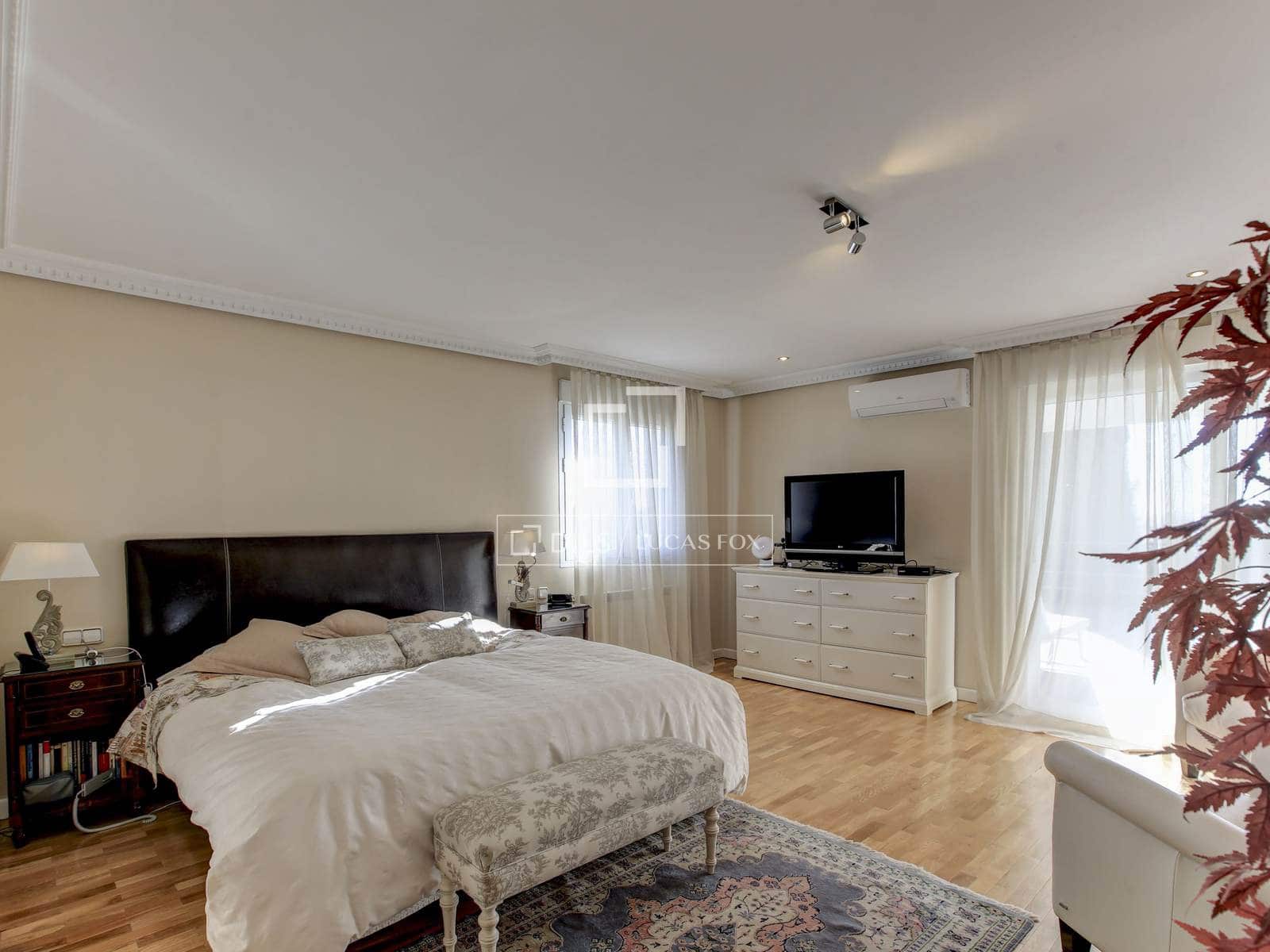 7 bedroom Villa for sale in Madrid city with pool garage - € 2,750,000 (Ref: 9834538)