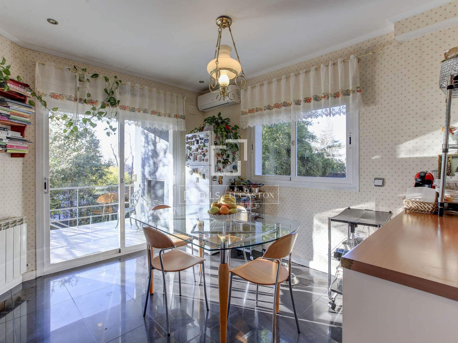 7 bedroom Villa for sale in Madrid city with pool garage - € 2,750,000 (Ref: 9834538)