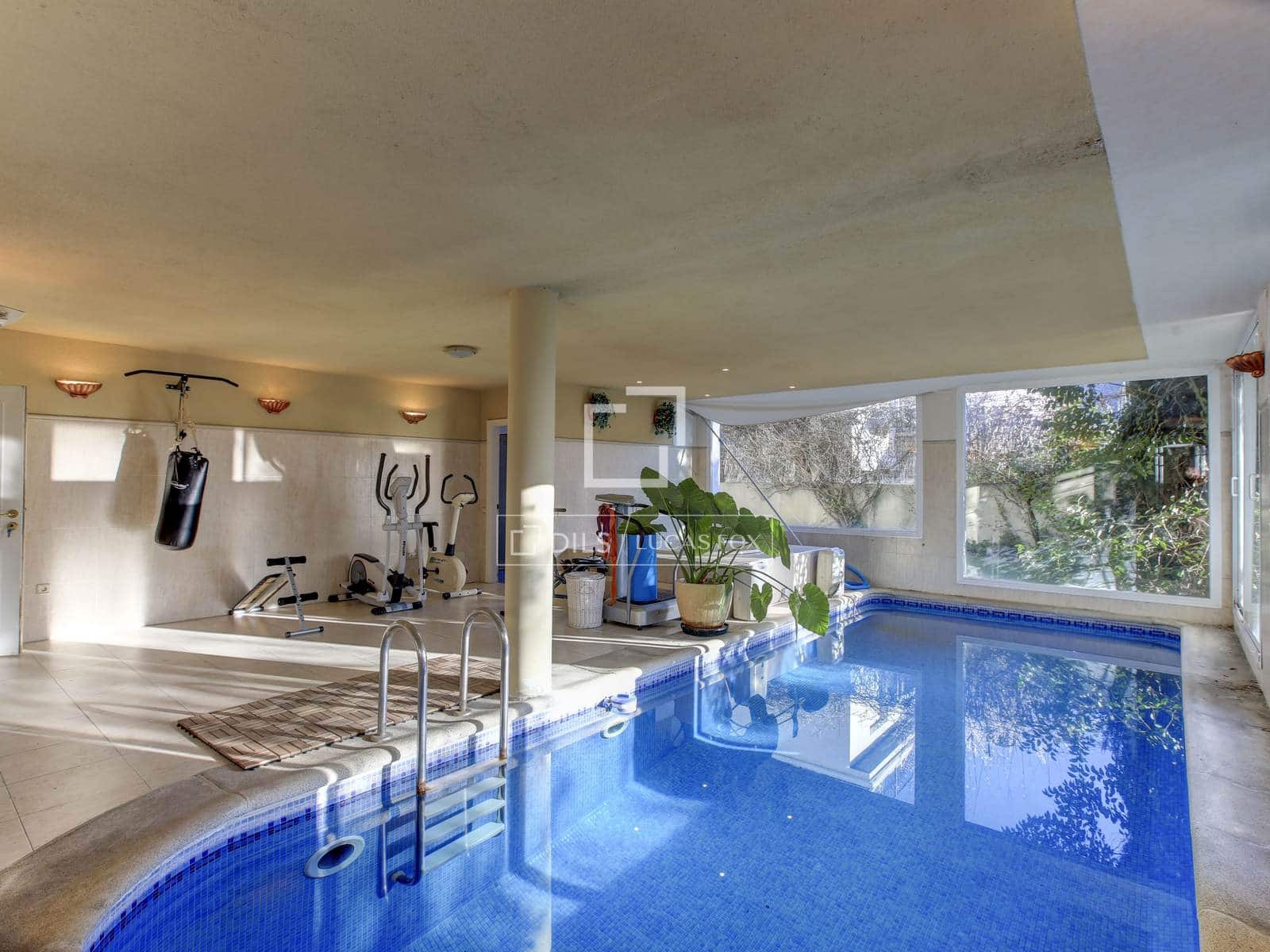 7 bedroom Villa for sale in Madrid city with pool garage - € 2,750,000 (Ref: 9834538)