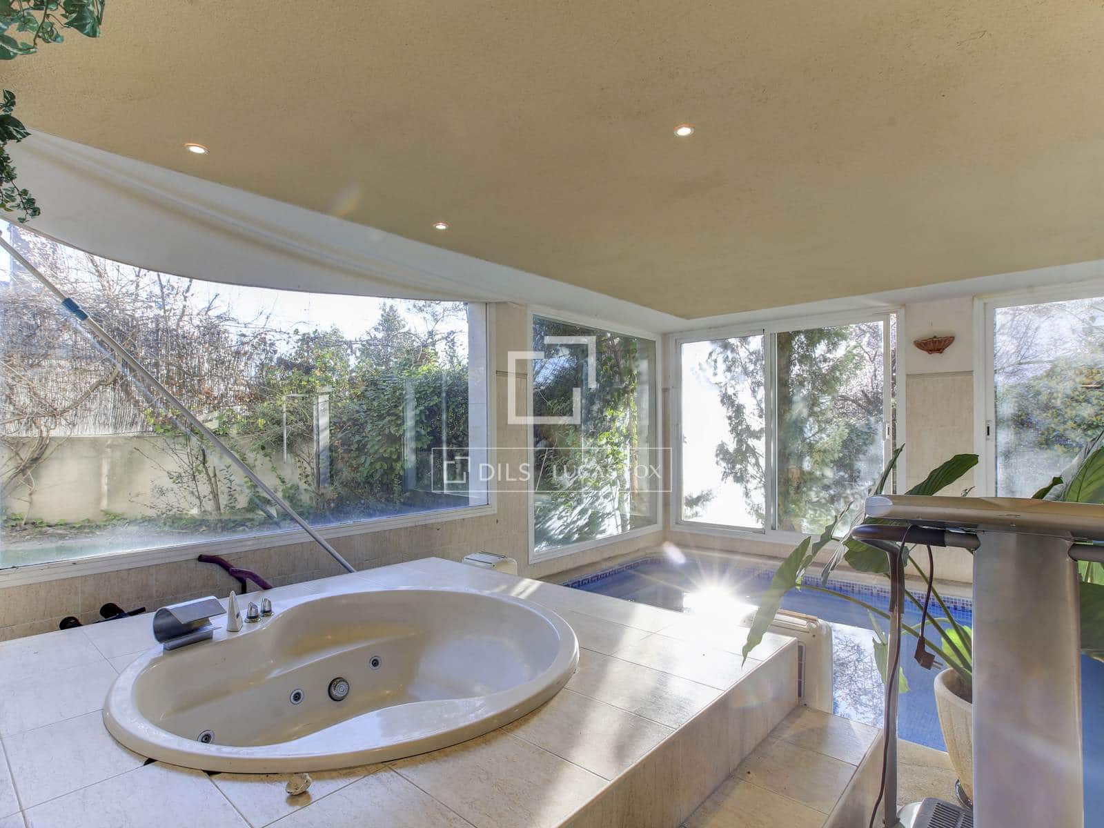 7 bedroom Villa for sale in Madrid city with pool garage - € 2,750,000 (Ref: 9834538)