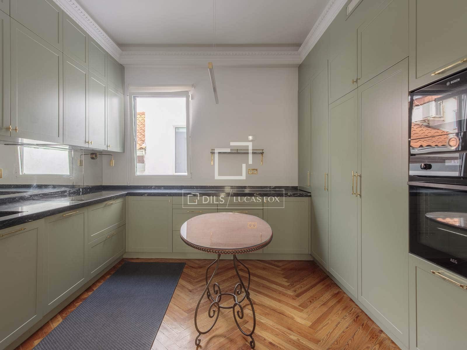 4 soveværelse Penthouse til leje i Madrid by - € 14.500 (Ref: 9834649)