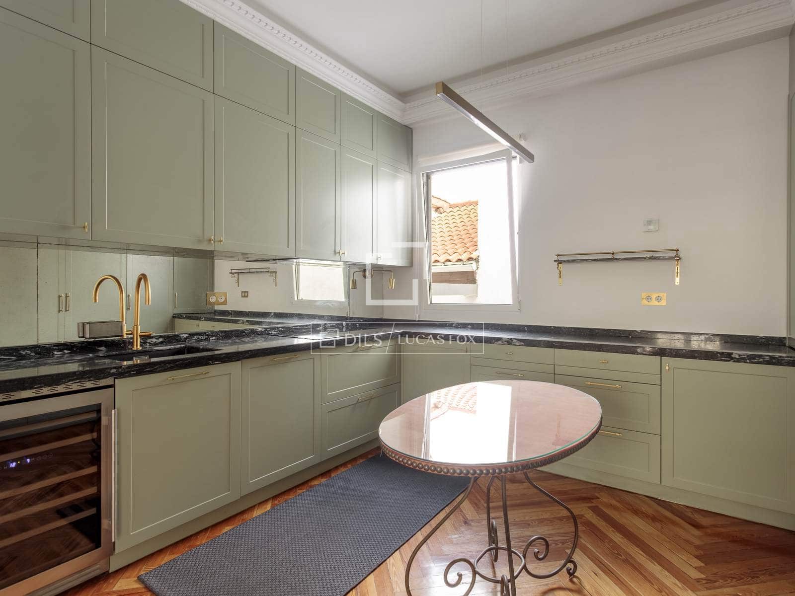 4 soveværelse Penthouse til leje i Madrid by - € 14.500 (Ref: 9834649)