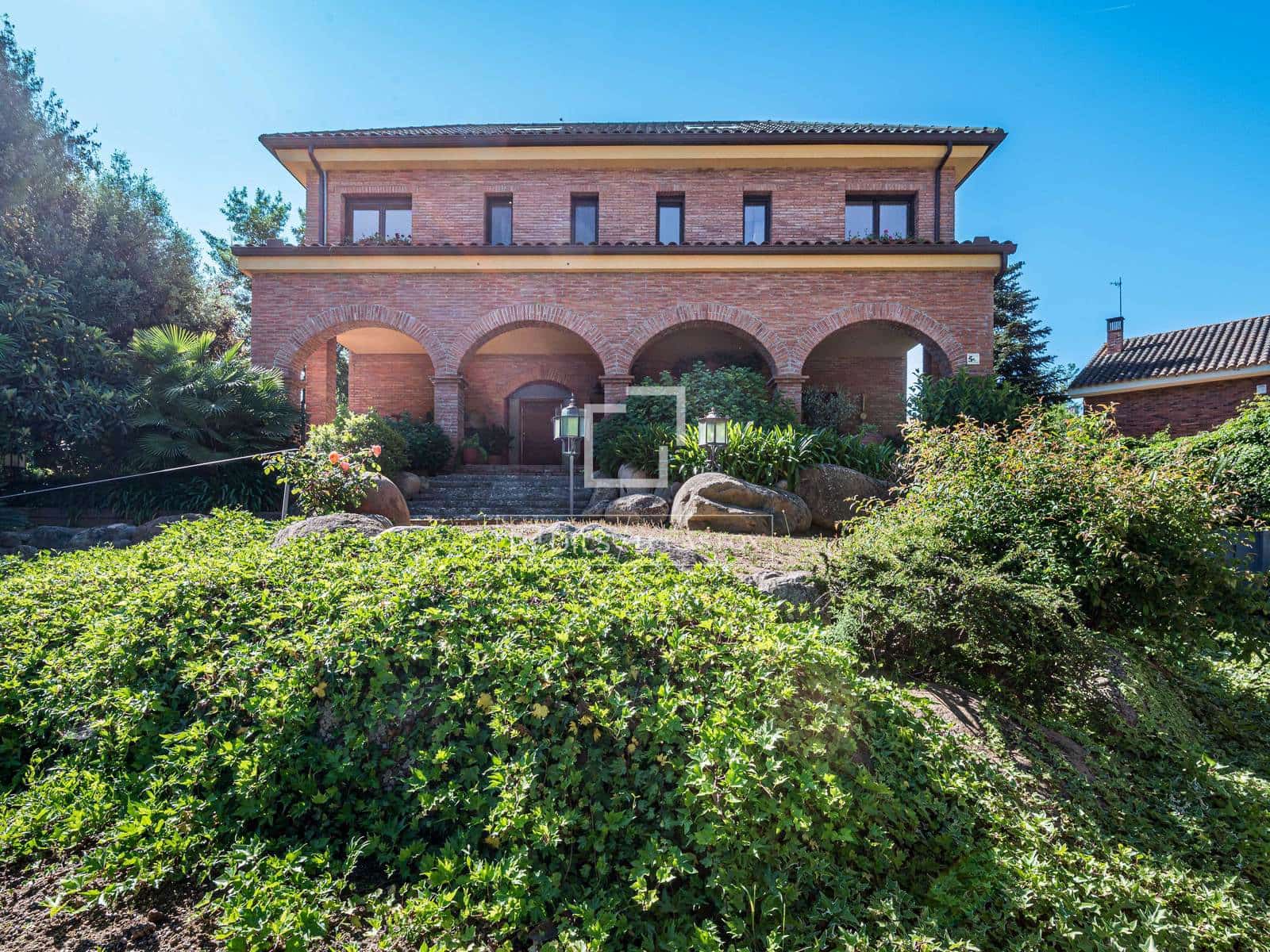 9 bedroom Villa for sale in Valldoreix with pool garage - € 1,890,000 (Ref: 9834650)