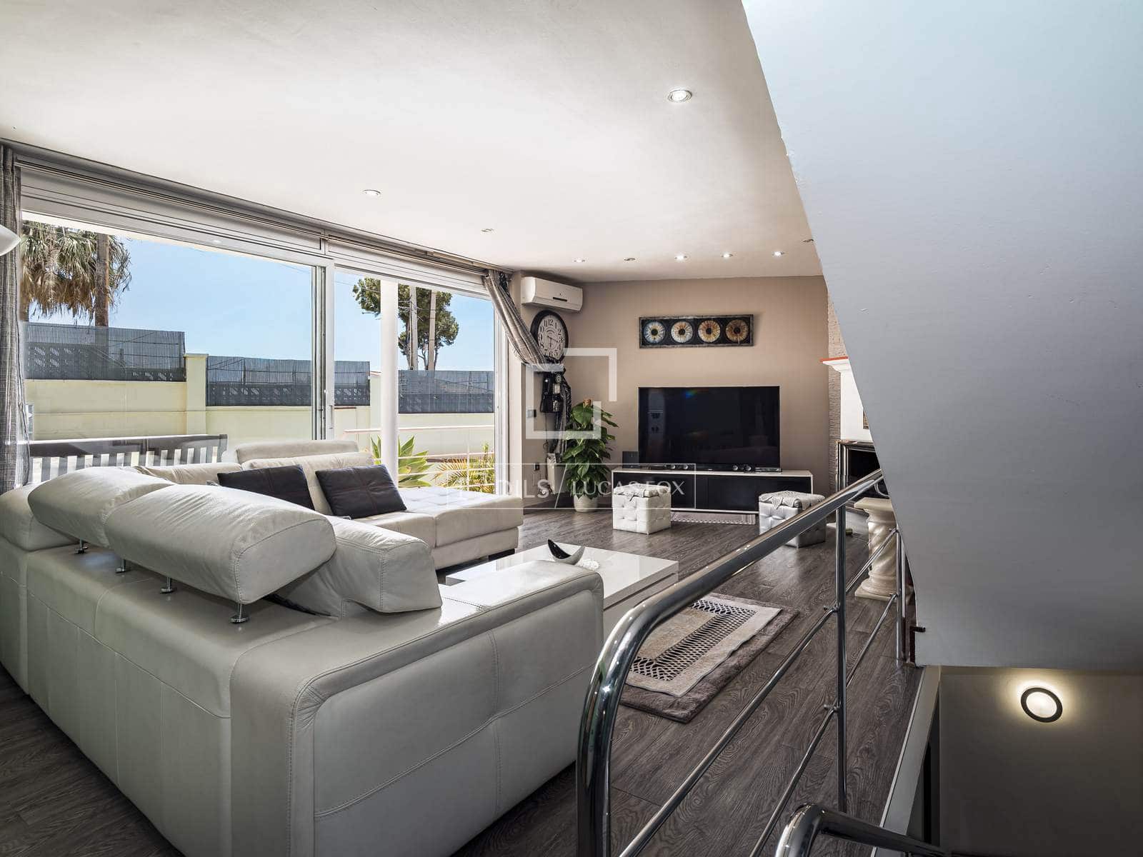 5 bedroom Villa for sale in Castelldefels with pool garage - € 1,170,000 (Ref: 9834894)
