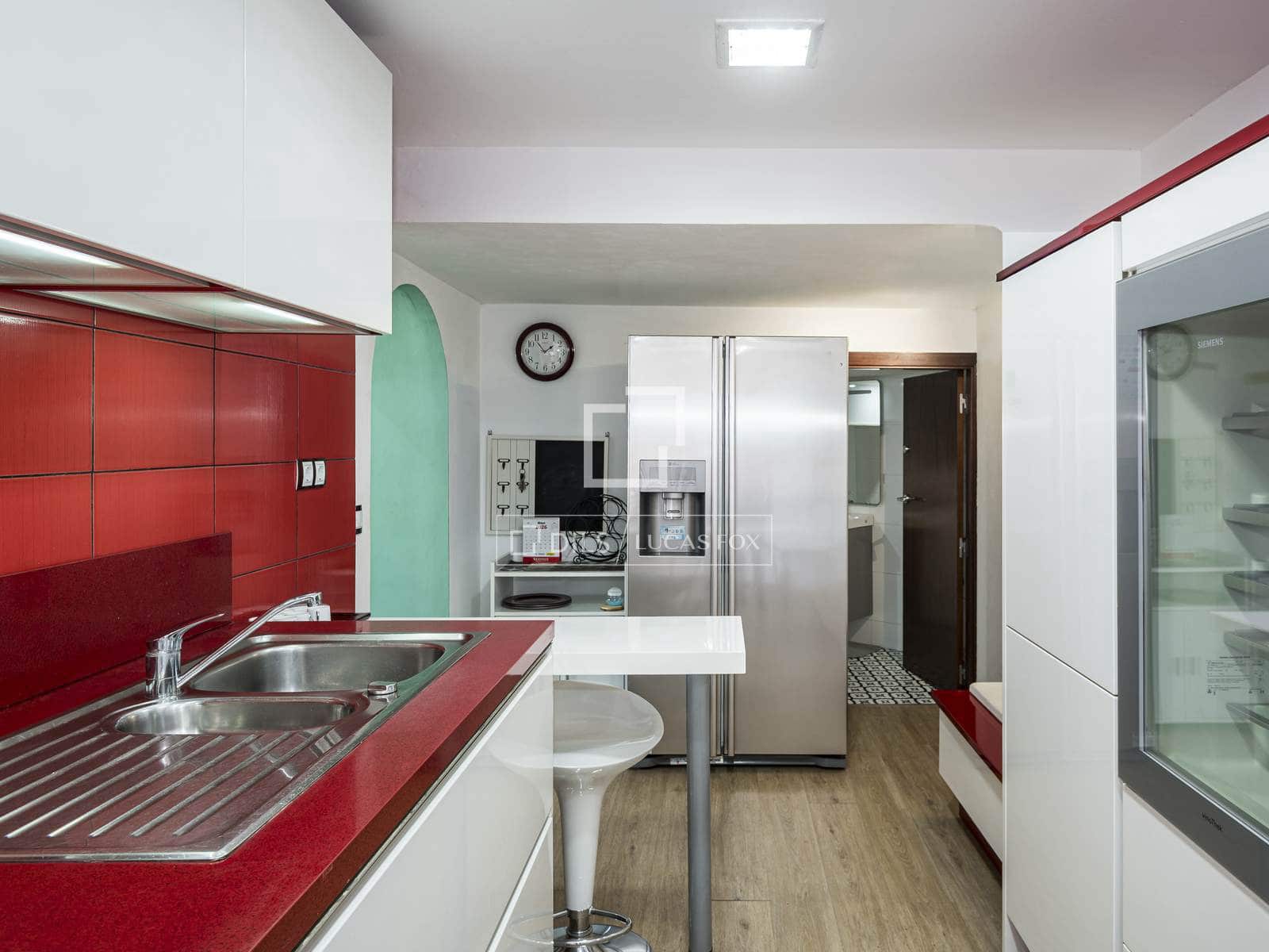 5 bedroom Villa for sale in Castelldefels with pool garage - € 1,170,000 (Ref: 9834894)