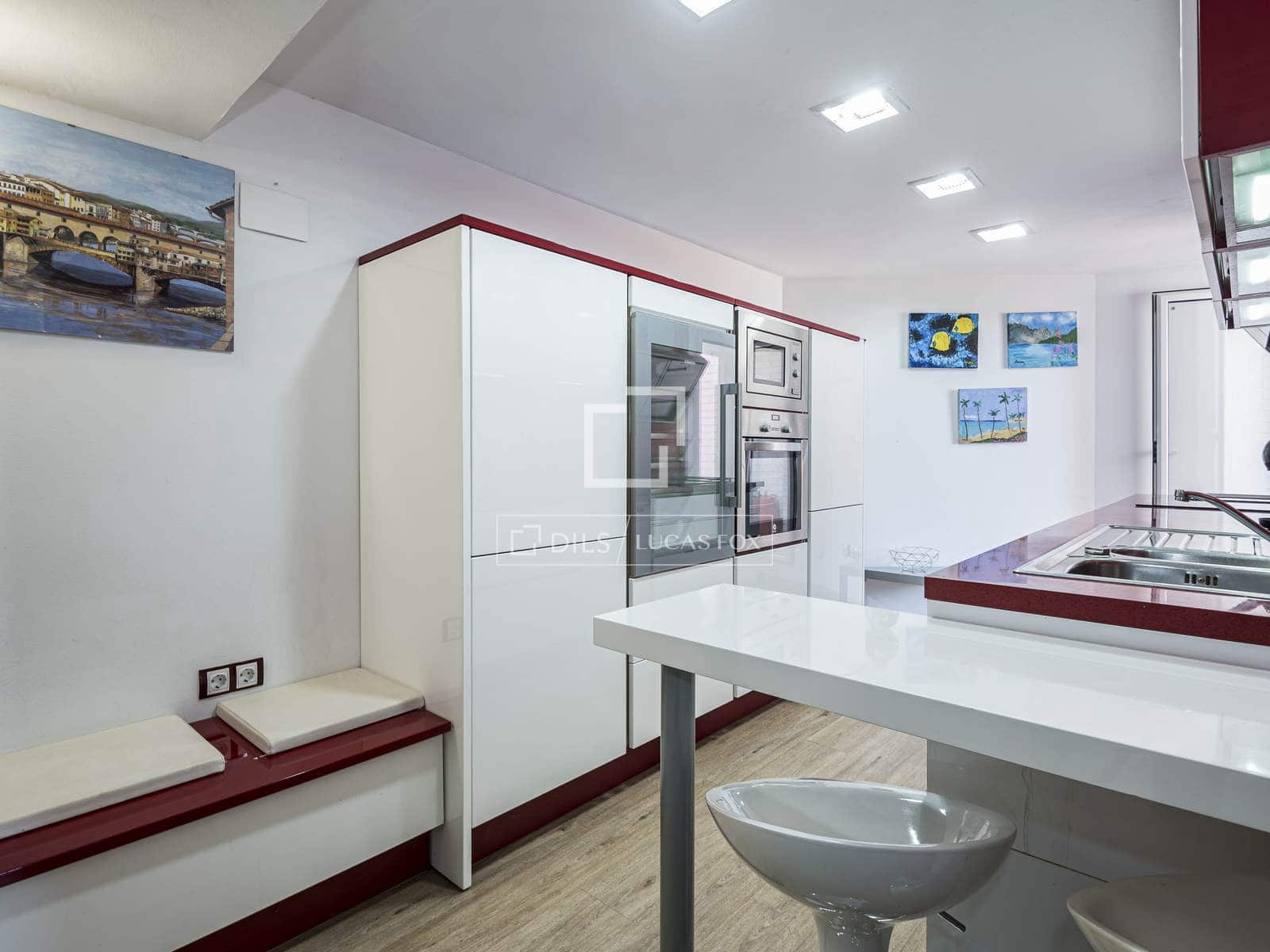 5 bedroom Villa for sale in Castelldefels with pool garage - € 1,170,000 (Ref: 9834894)