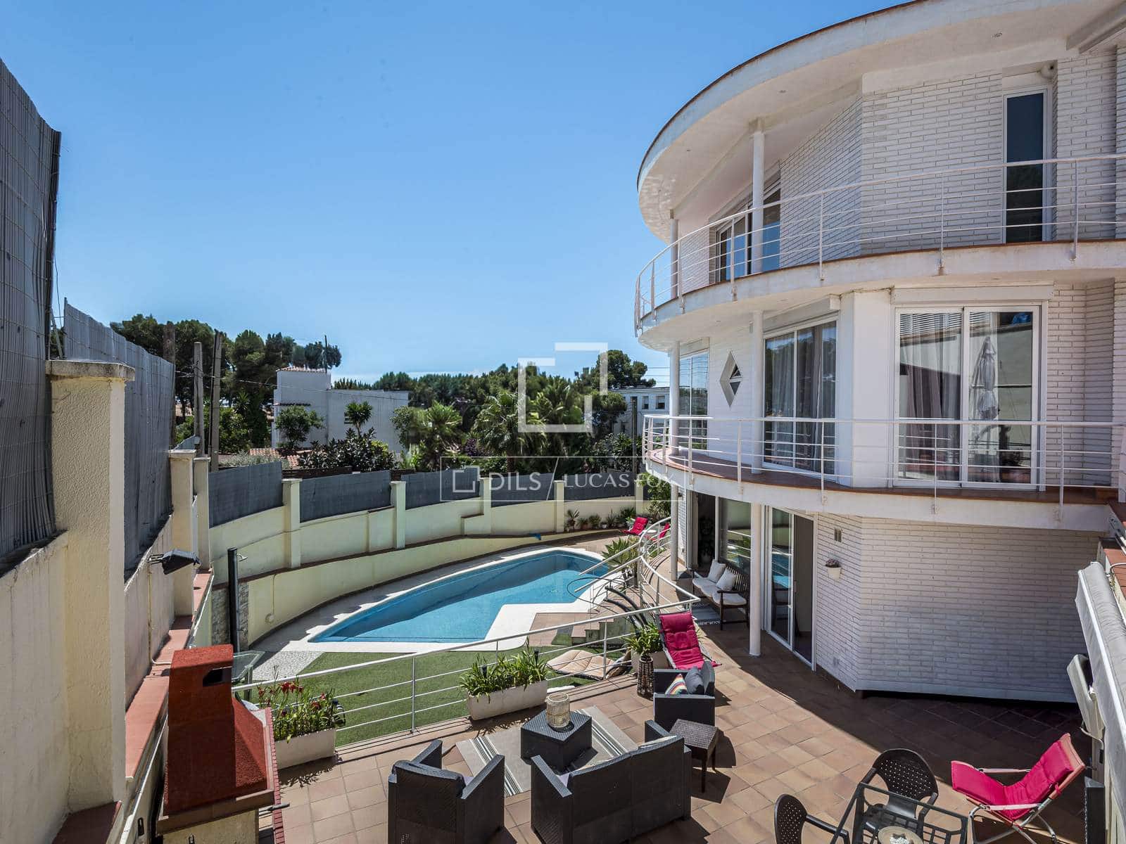 5 bedroom Villa for sale in Castelldefels with pool garage - € 1,170,000 (Ref: 9834894)