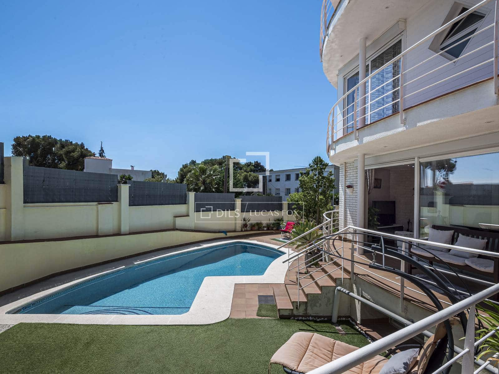5 bedroom Villa for sale in Castelldefels with pool garage - € 1,170,000 (Ref: 9834894)