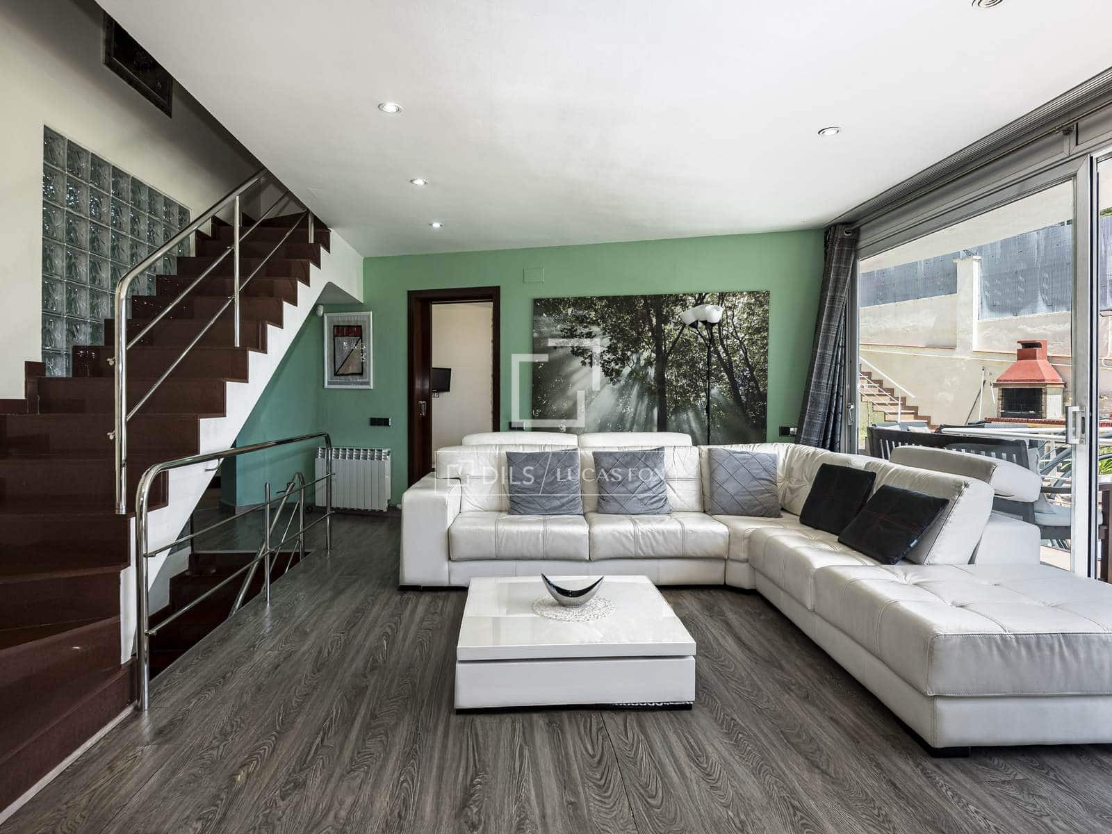 5 bedroom Villa for sale in Castelldefels with pool garage - € 1,170,000 (Ref: 9834894)