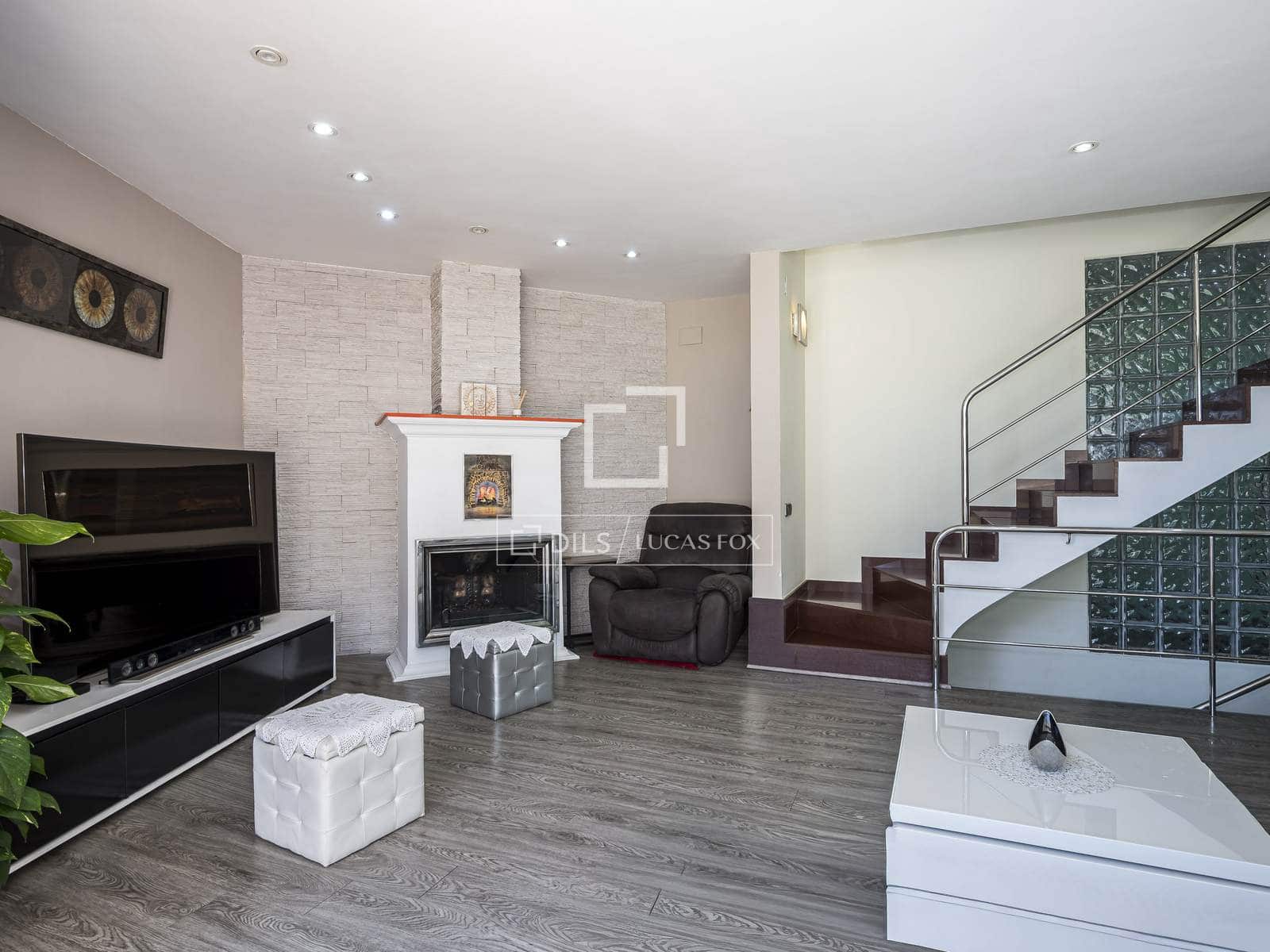 5 bedroom Villa for sale in Castelldefels with pool garage - € 1,170,000 (Ref: 9834894)