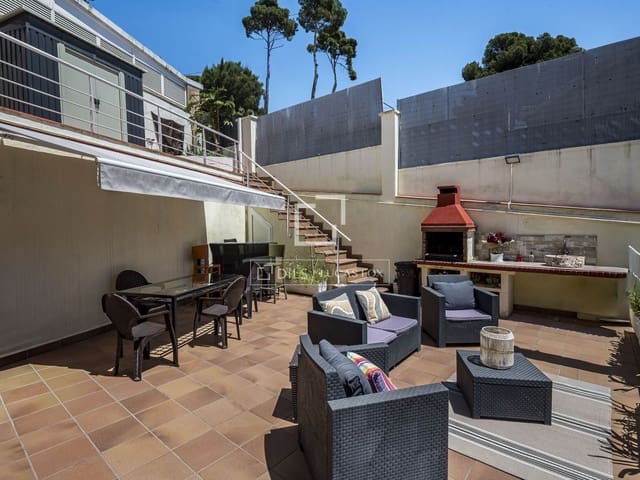 5 bedroom Villa for sale in Castelldefels with pool garage - € 1,170,000 (Ref: 9834894)