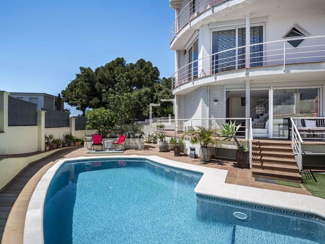 5 bedroom Villa for sale in Castelldefels with pool garage - € 1,170,000 (Ref: 9834894)