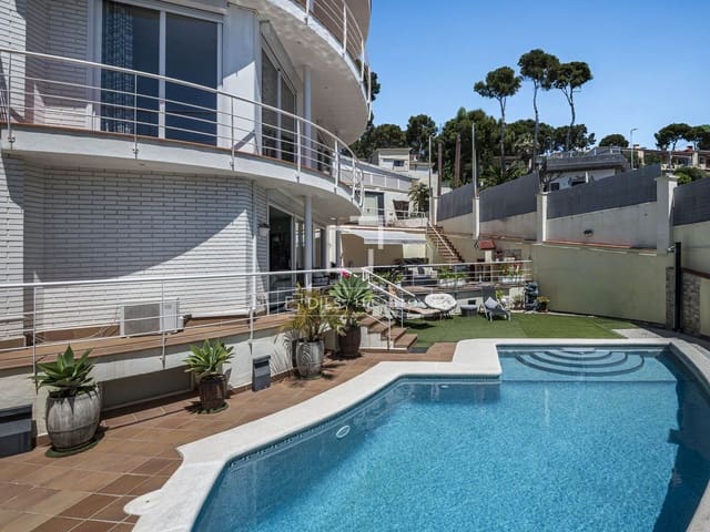5 bedroom Villa for sale in Castelldefels with pool garage - € 1,170,000 (Ref: 9834894)