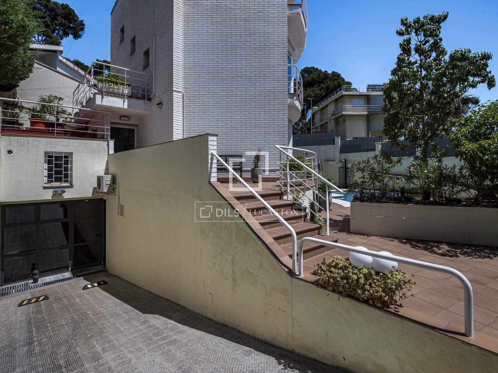 5 bedroom Villa for sale in Castelldefels with pool garage - € 1,170,000 (Ref: 9834894)