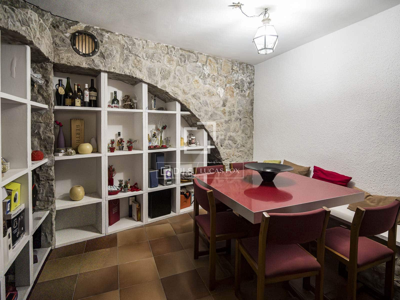 5 bedroom Villa for sale in Castelldefels with pool garage - € 1,170,000 (Ref: 9834894)