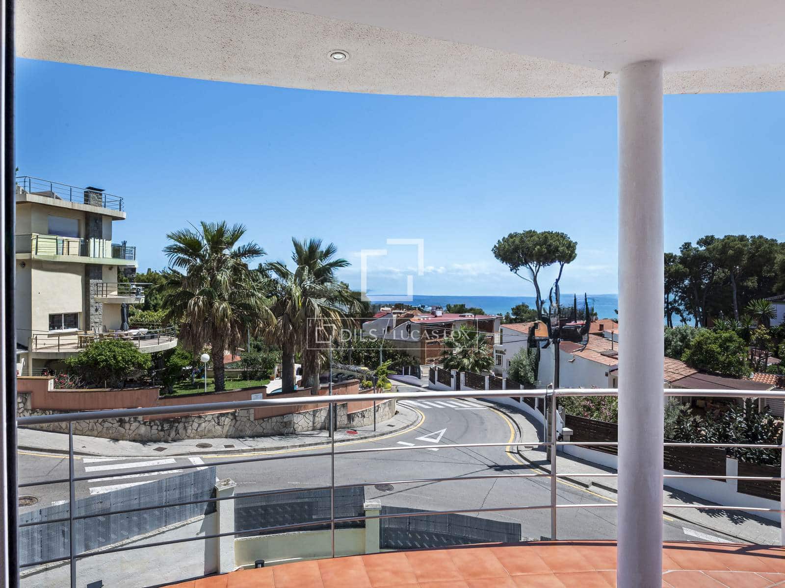 5 bedroom Villa for sale in Castelldefels with pool garage - € 1,170,000 (Ref: 9834894)